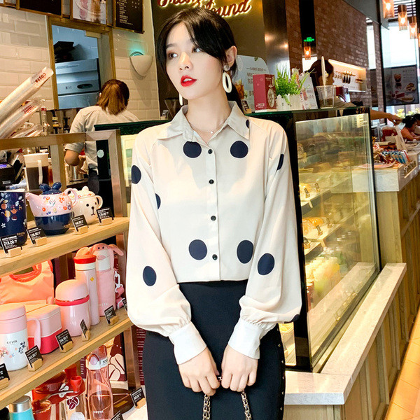 Bézs sifon ing klasszikus gallérral és gombokkal