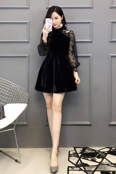 Moodne naiste kleidilõikeline sametist ja pitsist mudel