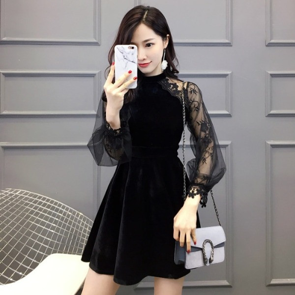 Moodne naiste kleidilõikeline sametist ja pitsist mudel