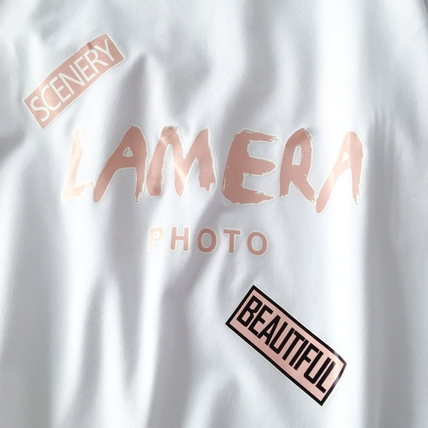 Καθημερινή γυναικεία μπλούζα με γράμματα και κοντό μανίκι