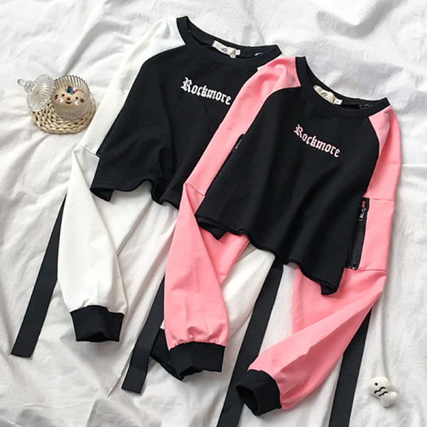 Alkalmi női blúz felirattal és ovális nyakkivágással