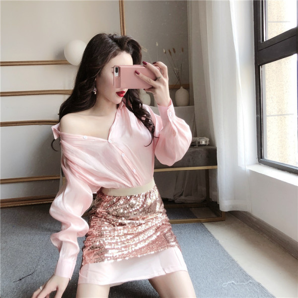 Új modell rövid női szoknya flitterekkel és tüllel