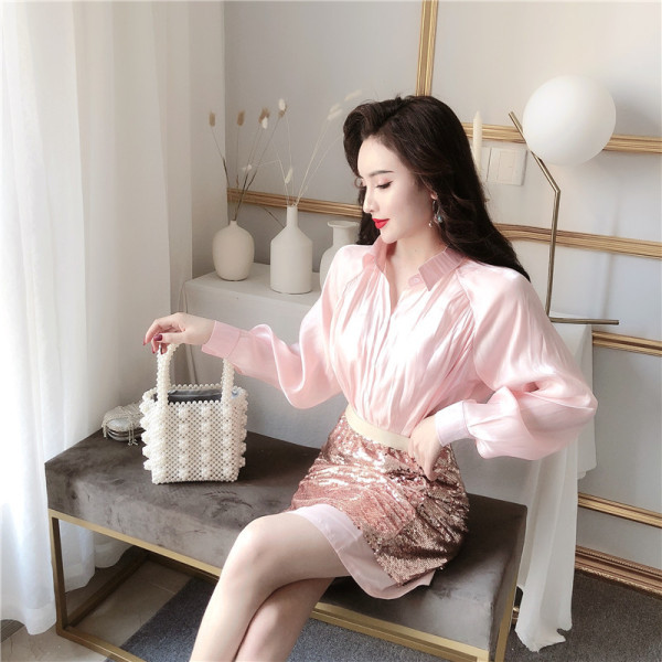 Új modell rövid női szoknya flitterekkel és tüllel