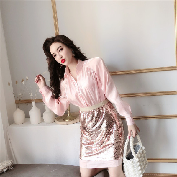 Új modell rövid női szoknya flitterekkel és tüllel