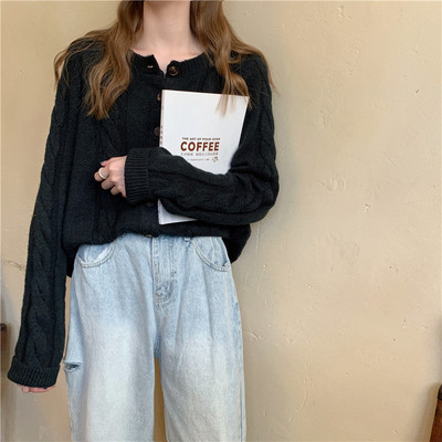 Naiste vabaajavest ovaalse kaelusega erinevates värvides