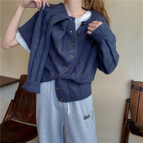 Naiste vabaajavest ovaalse kaelusega erinevates värvides