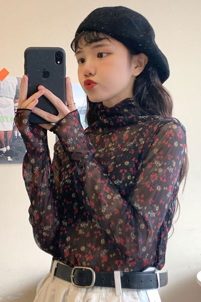 Kolmes värvitoonis moodne kõrge kraega naiste pluus