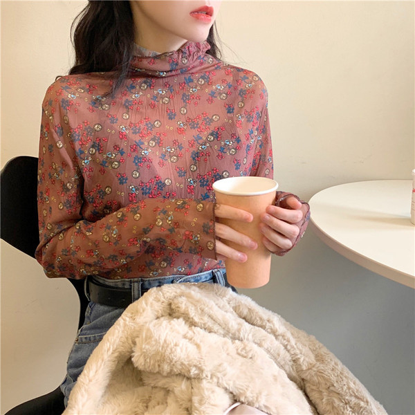 Kolmes värvitoonis moodne kõrge kraega naiste pluus