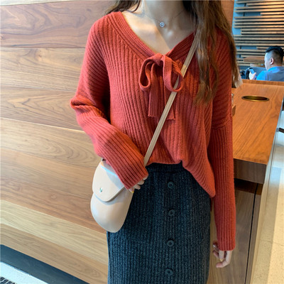 Női alkalmi blúz több színben, spitz nyakkivágással