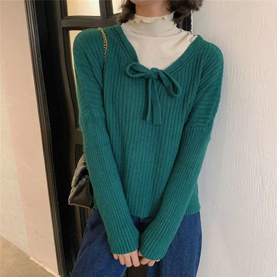 Női alkalmi blúz több színben, spitz nyakkivágással