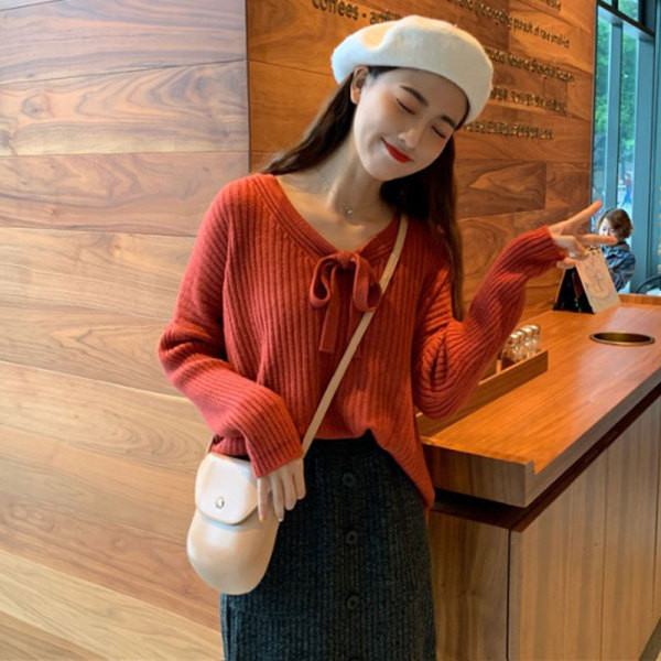 Női alkalmi blúz több színben, spitz nyakkivágással