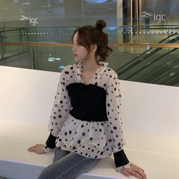 Moodne naiste täpiline pikkade varrukate ja spitsikaelusega pluus