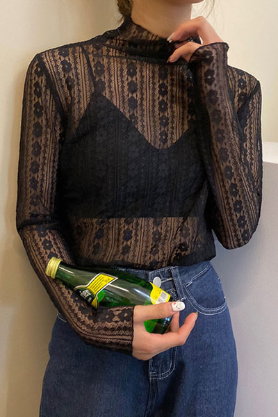 Női topikus blúz fekete színben, félmagas gallérral