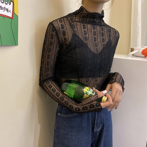 Női topikus blúz fekete színben, félmagas gallérral