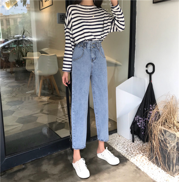 Női farmer világoskék színben, magas derekú egyenes modellben