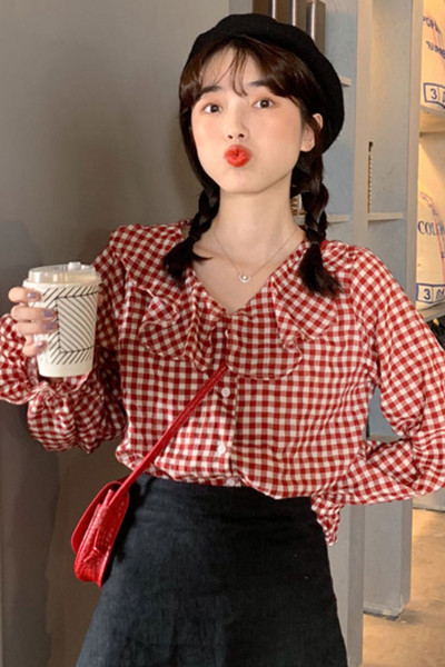 Aktuális női kockás ing két színben, spitz nyakkivágással