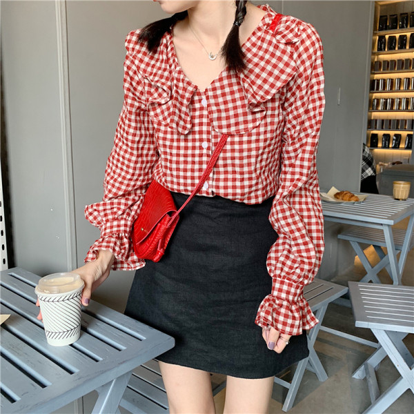 Aktuális női kockás ing két színben, spitz nyakkivágással