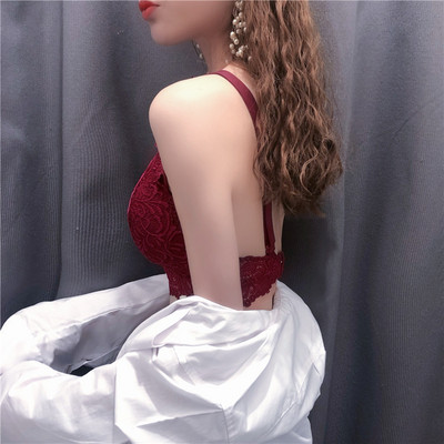 Naiste aktuaalne rinnahoidja õhukeste rihmadega erinevates värvides