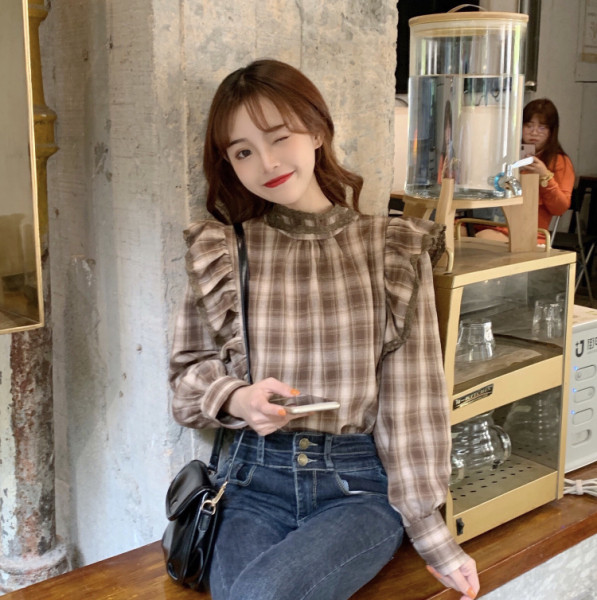 Női modern kockás blúz két színben, félmagas gallérral