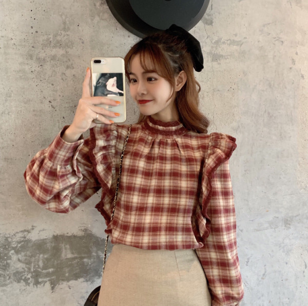 Női modern kockás blúz két színben, félmagas gallérral