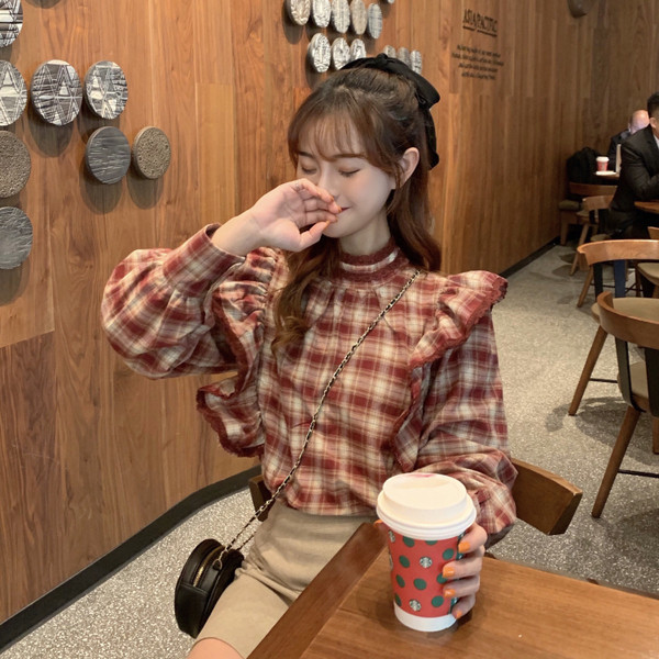 Női modern kockás blúz két színben, félmagas gallérral