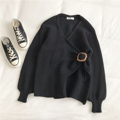 Moodne kolmevärviline spits-kaelusega naiste pluus