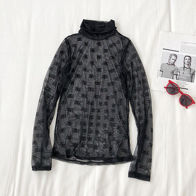 Γυναικεία μπλούζα σε τρία χρώματα με ψηλό γιακά