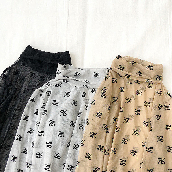 Γυναικεία μπλούζα σε τρία χρώματα με ψηλό γιακά