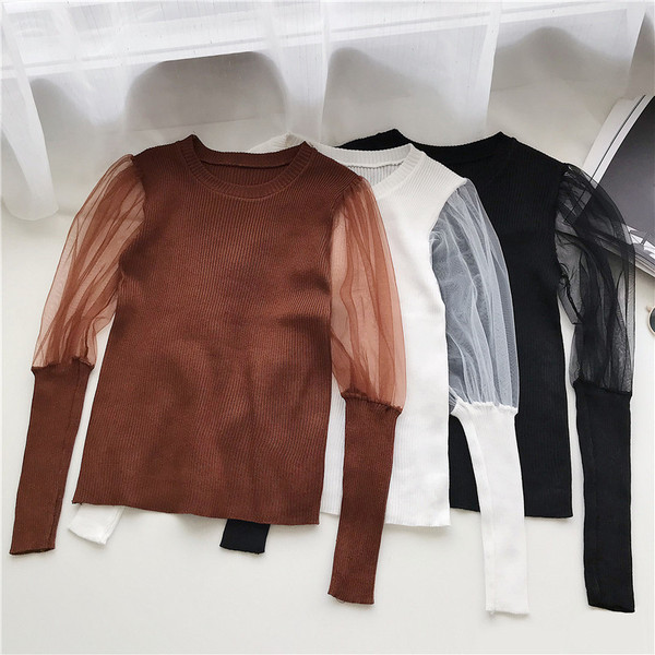 Stílusos női blúz barna, fekete és fehér színben, ovális nyakkivágással