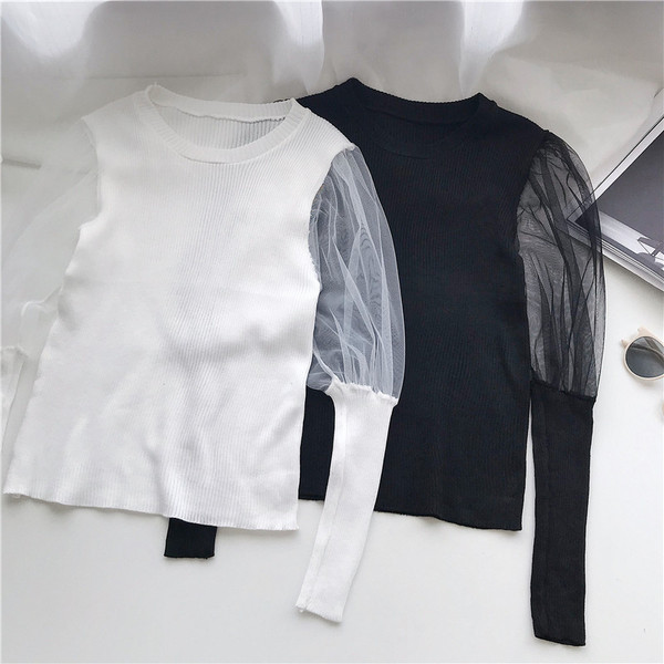 Stílusos női blúz barna, fekete és fehér színben, ovális nyakkivágással