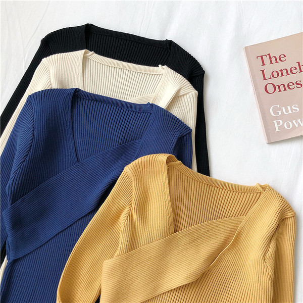 Naiste vabaaja pluus neljas värvitoonis spitsikaelusega