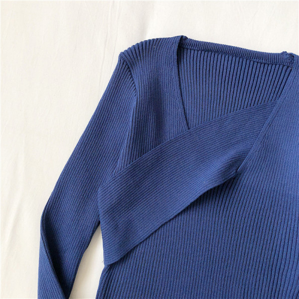 Naiste vabaaja pluus neljas värvitoonis spitsikaelusega