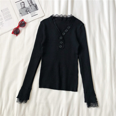 Naiste aktuaalne pluus kolmes värvitoonis nööpide ja pitsiga