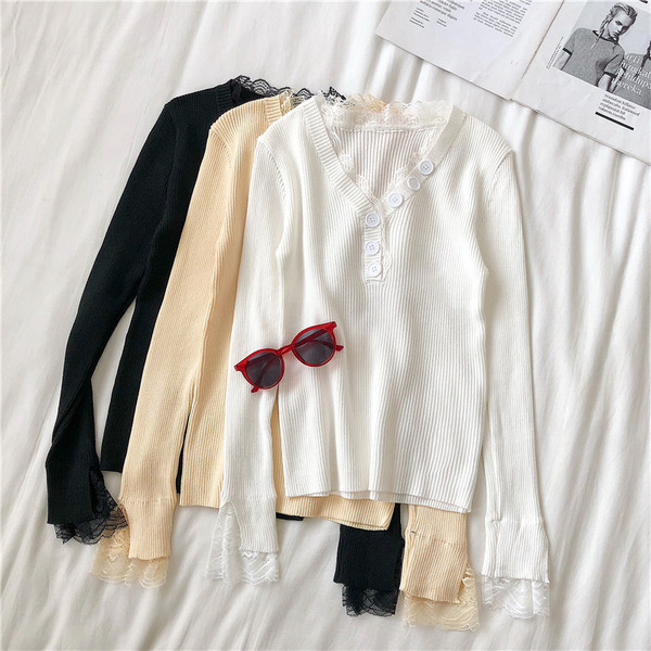 Naiste aktuaalne pluus kolmes värvitoonis nööpide ja pitsiga