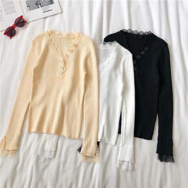 Naiste aktuaalne pluus kolmes värvitoonis nööpide ja pitsiga