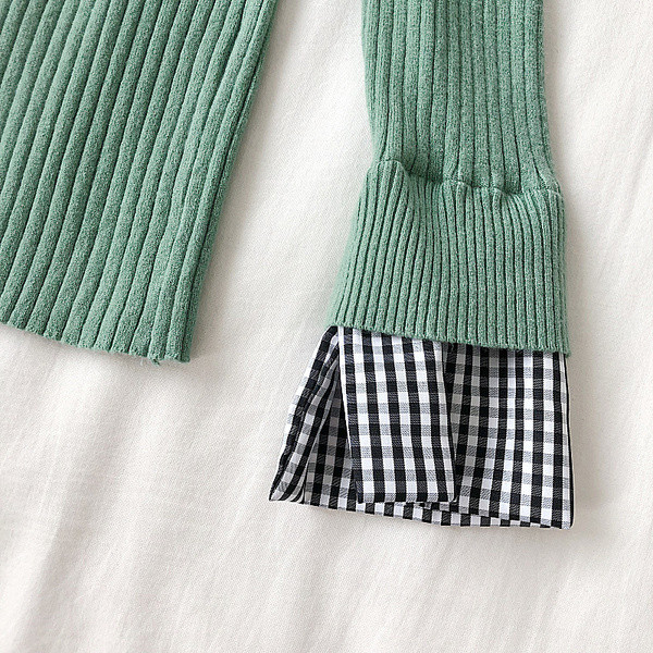 Naiste ajakohane neljas värvitoonis spits-kaelusega pluus