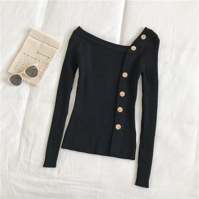 Női blúzos modell gombokkal