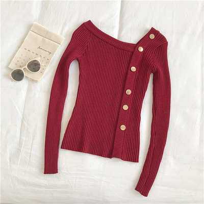 Női blúzos modell gombokkal