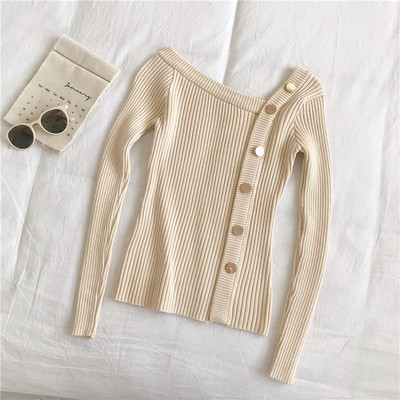 Női blúzos modell gombokkal