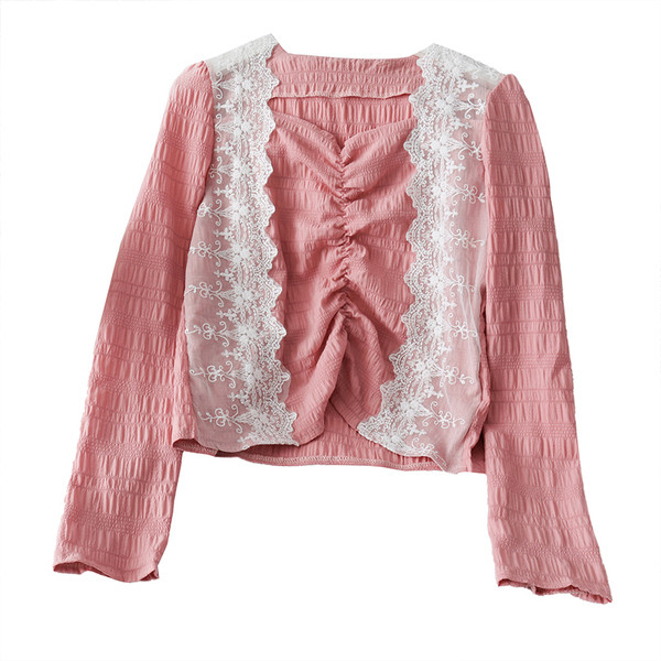Ανοιξιάτικη γυναικεία μπλούζα με  στοιχεία δαντέλας