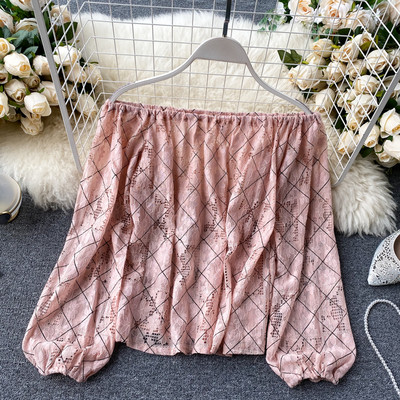 Női csipkeblúz kerek nyakkivágással és széles ujjakkal