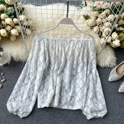 Női csipkeblúz kerek nyakkivágással és széles ujjakkal