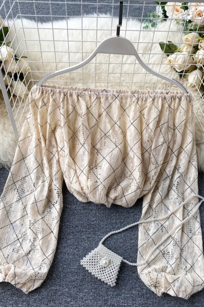 Női csipkeblúz kerek nyakkivágással és széles ujjakkal