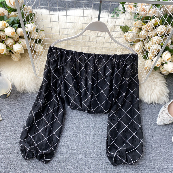 Női csipkeblúz kerek nyakkivágással és széles ujjakkal