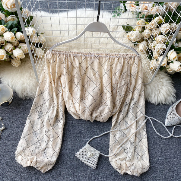 Női csipkeblúz kerek nyakkivágással és széles ujjakkal