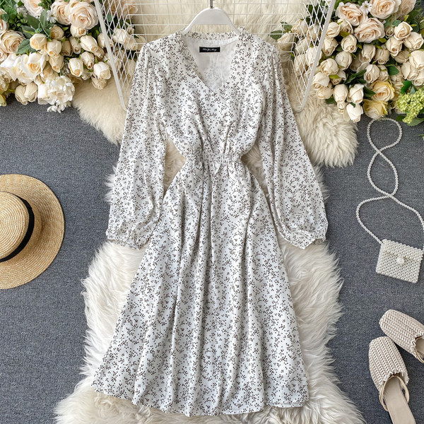 Γυναικείο ρετρό στυλ φόρεμα με λαιμόκοψη και floral print