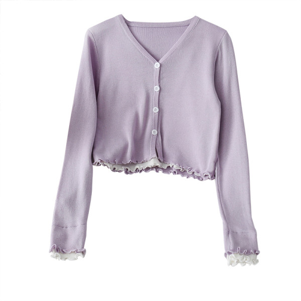 V-kaelusega ja lokkidega kevadine naistevest