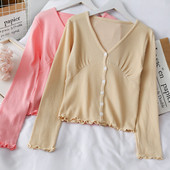 Naiste vabaaja nööpide ja lokkidega kardigan