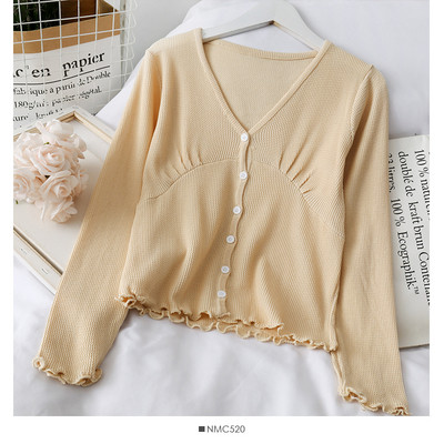 Naiste vabaaja nööpide ja lokkidega kardigan