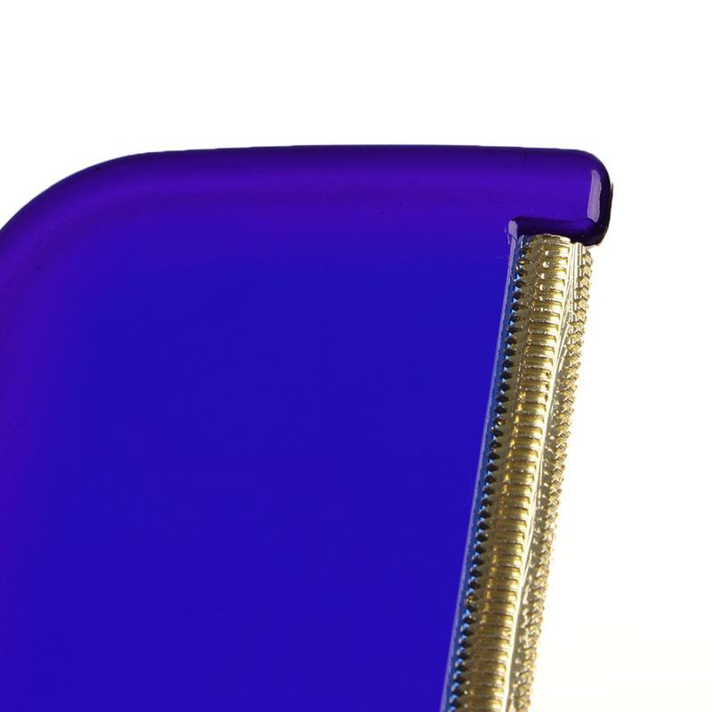 Plastmasas instruments matu un sūnu tīrīšanai no džemperiem, trikotāžas audumiem